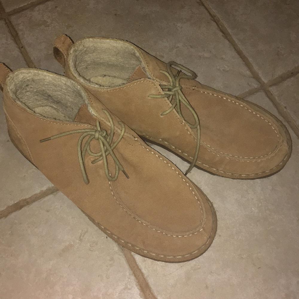 American Eagle slippers